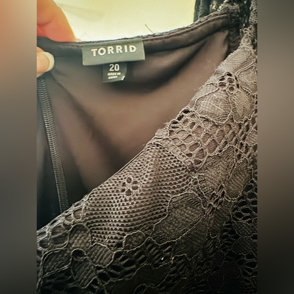 Lace and Satin Torrid dress - Picture 3 of 3